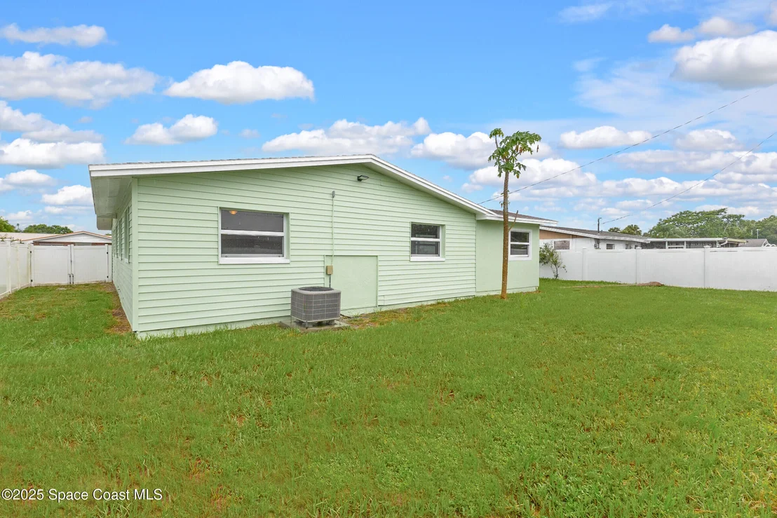 Photo of 2356 Lakeview Drive