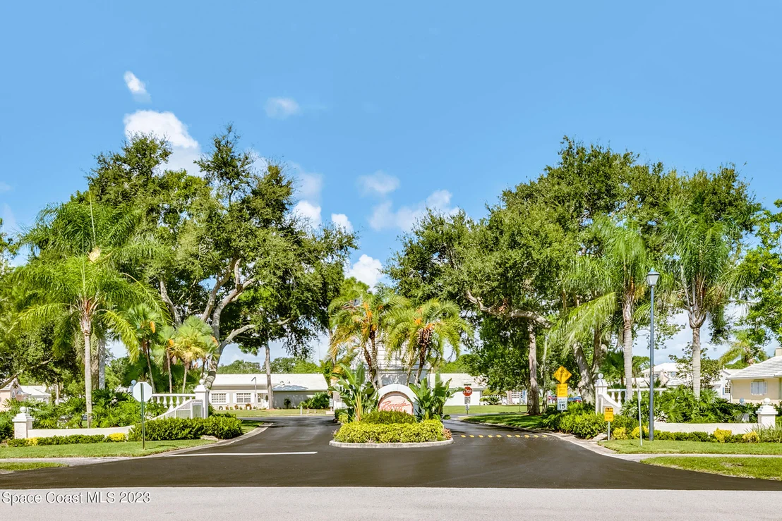 Photo of 921 Wateroak Drive NE