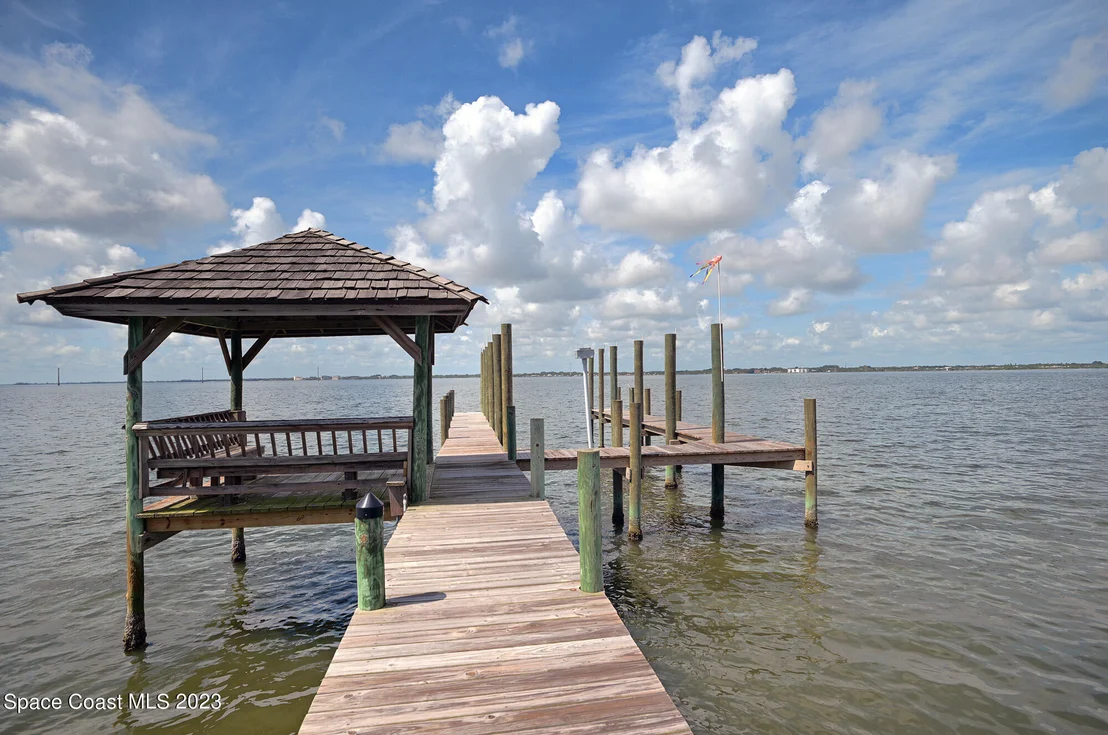 Photo of 421 Riverview Lane