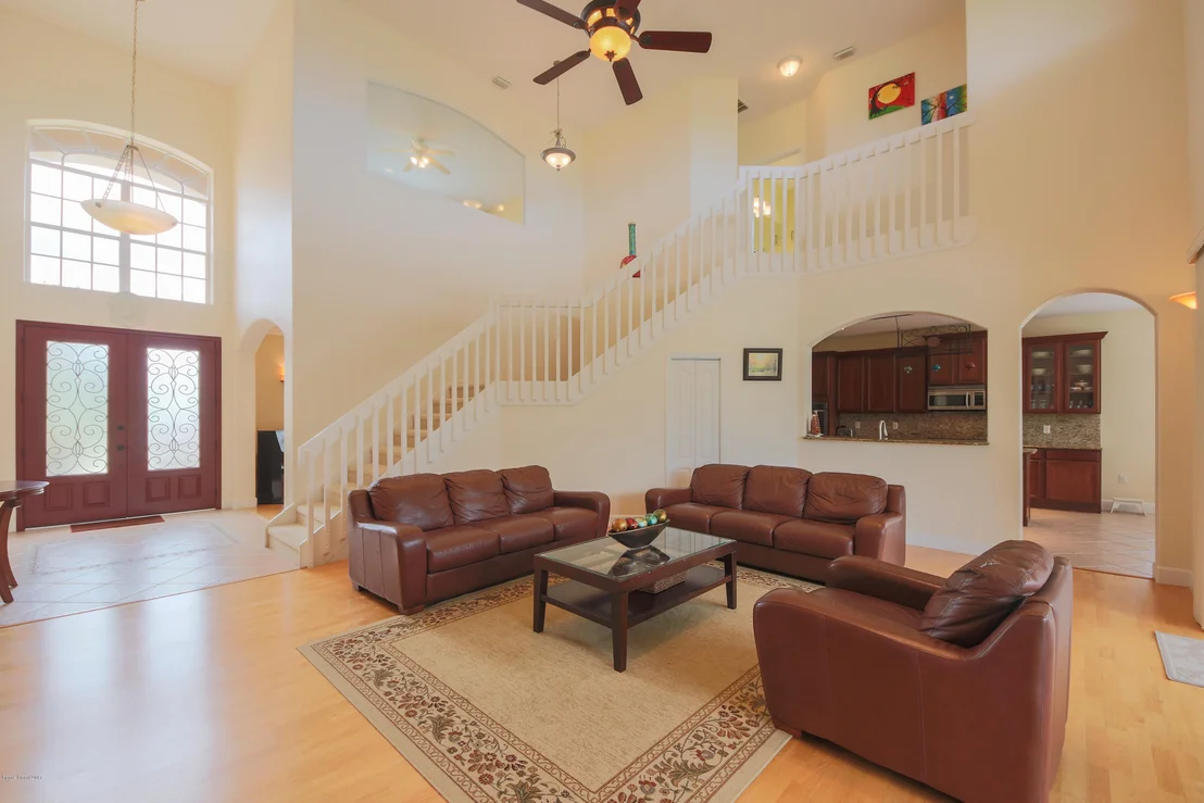Photo of 885 Chatsworth Drive