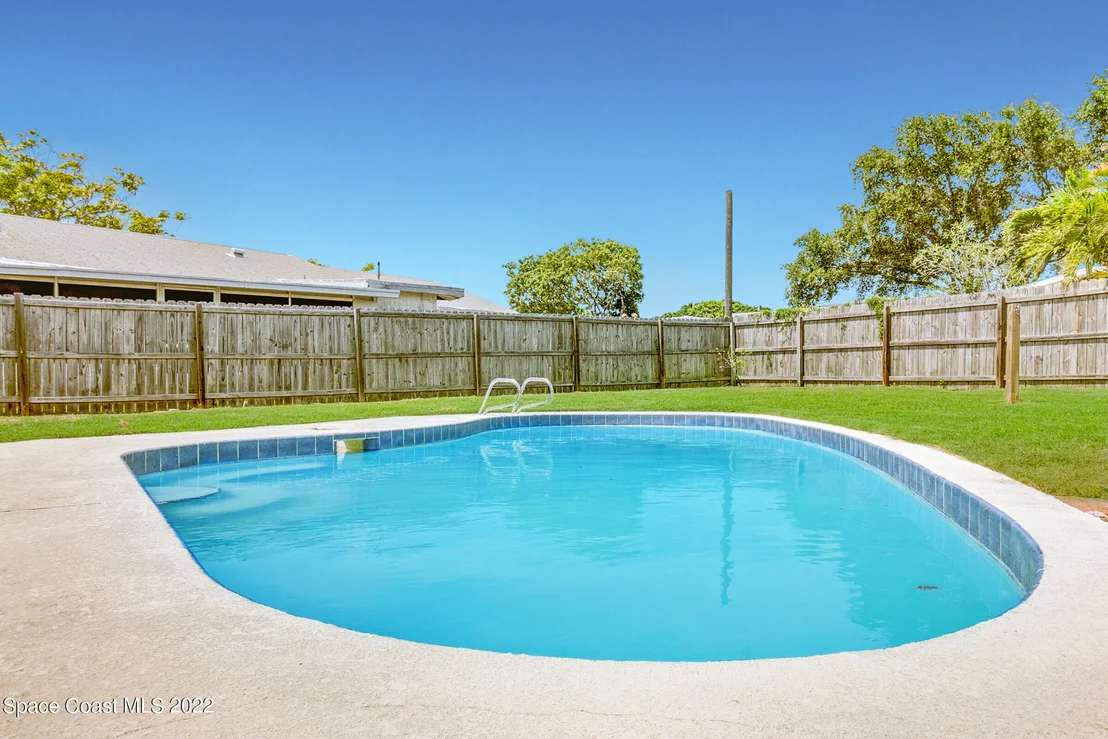 Photo of 1155 Abbey Circle NE