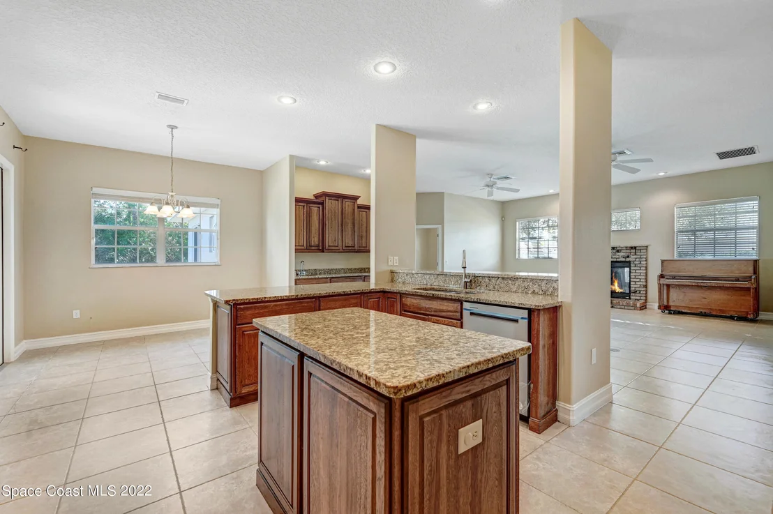 Photo of 2185 SE Windbrook Drive SE