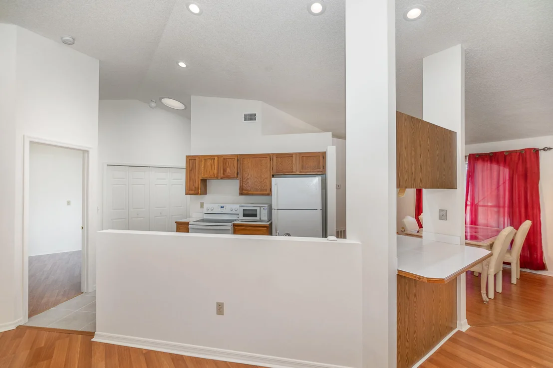 Photo of 569 Balcom Terrace SE