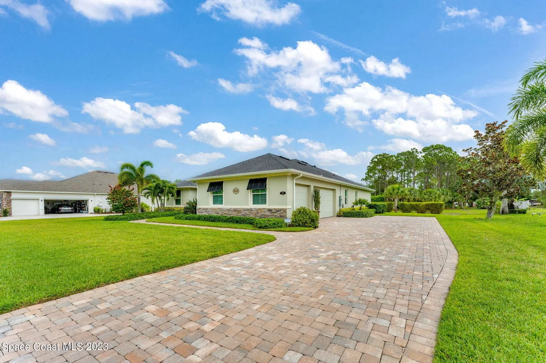 Photo of 2037 Windbrook Drive SE