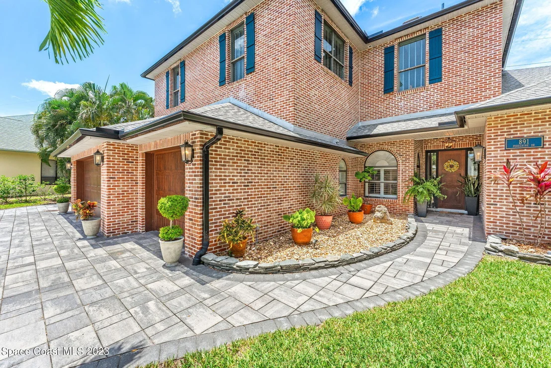 Photo of 891 Peregrine Drive