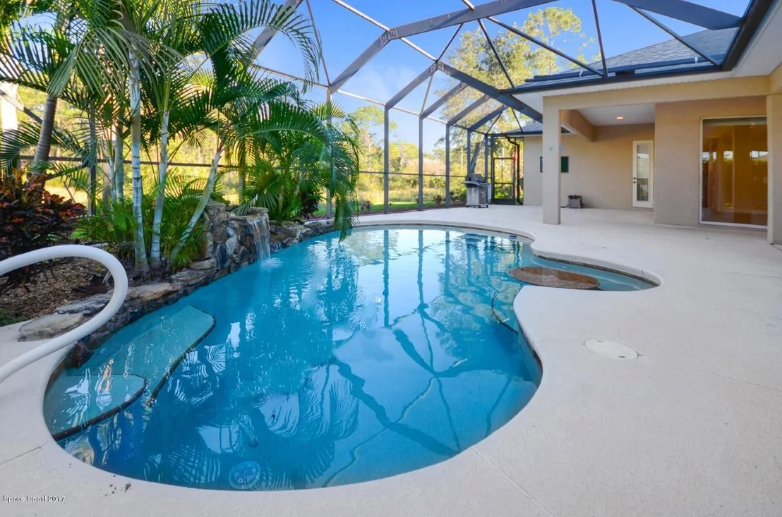 Photo of 2137 Windbrook Drive SE