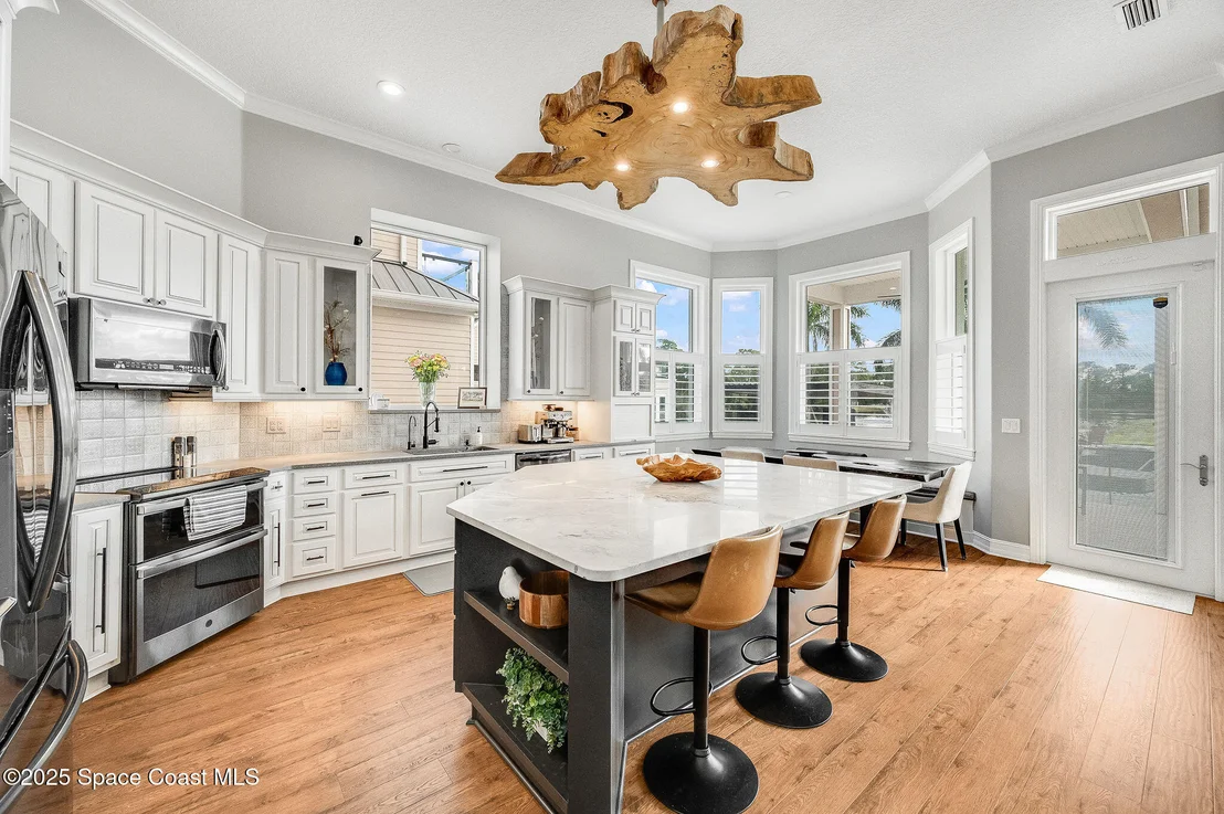 Photo of 4236 Hield Road NW