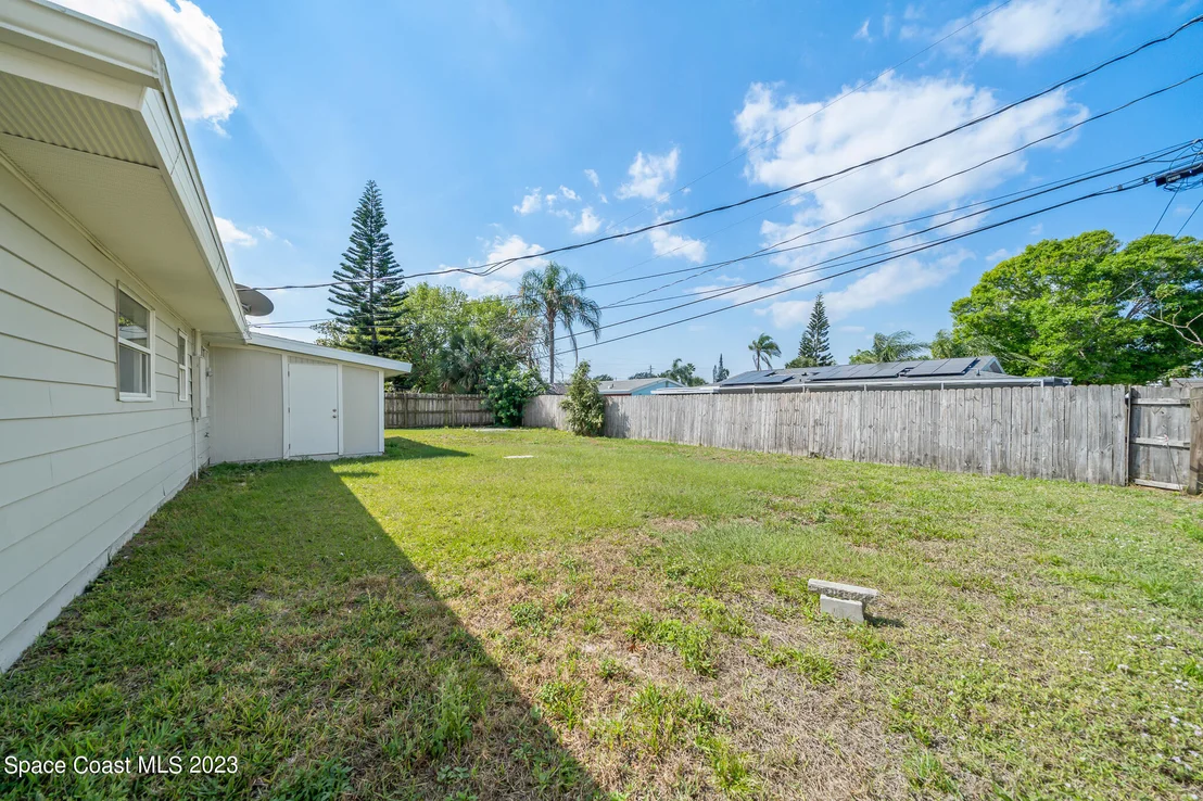 Photo of 716 Cadez Street NE