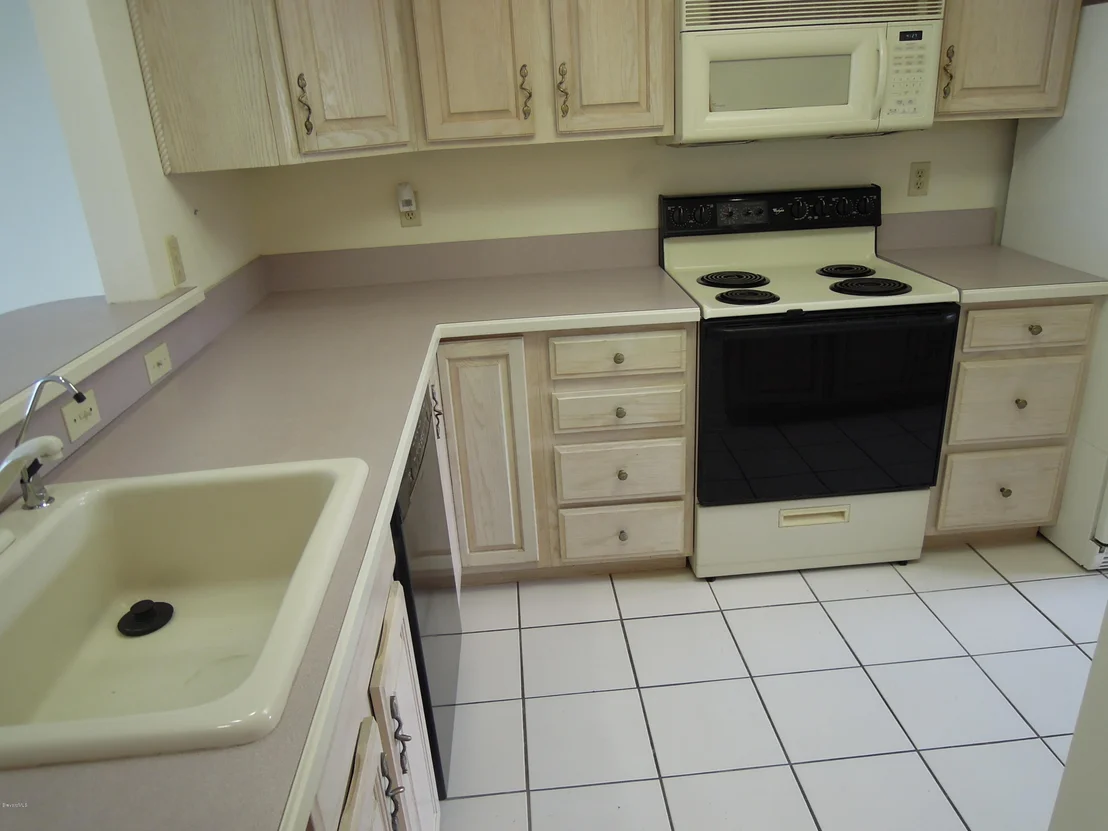 Photo of Unit 102 at 3901 Dixie Highway NE