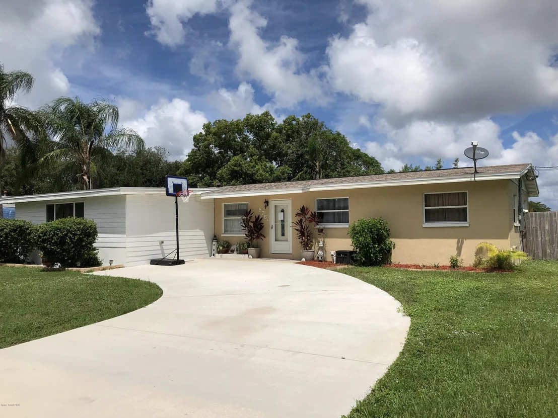 Photo of 976 Cardon Drive