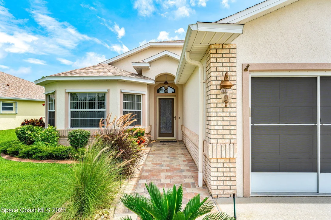 Photo of 1027 Pine Creek Circle NE