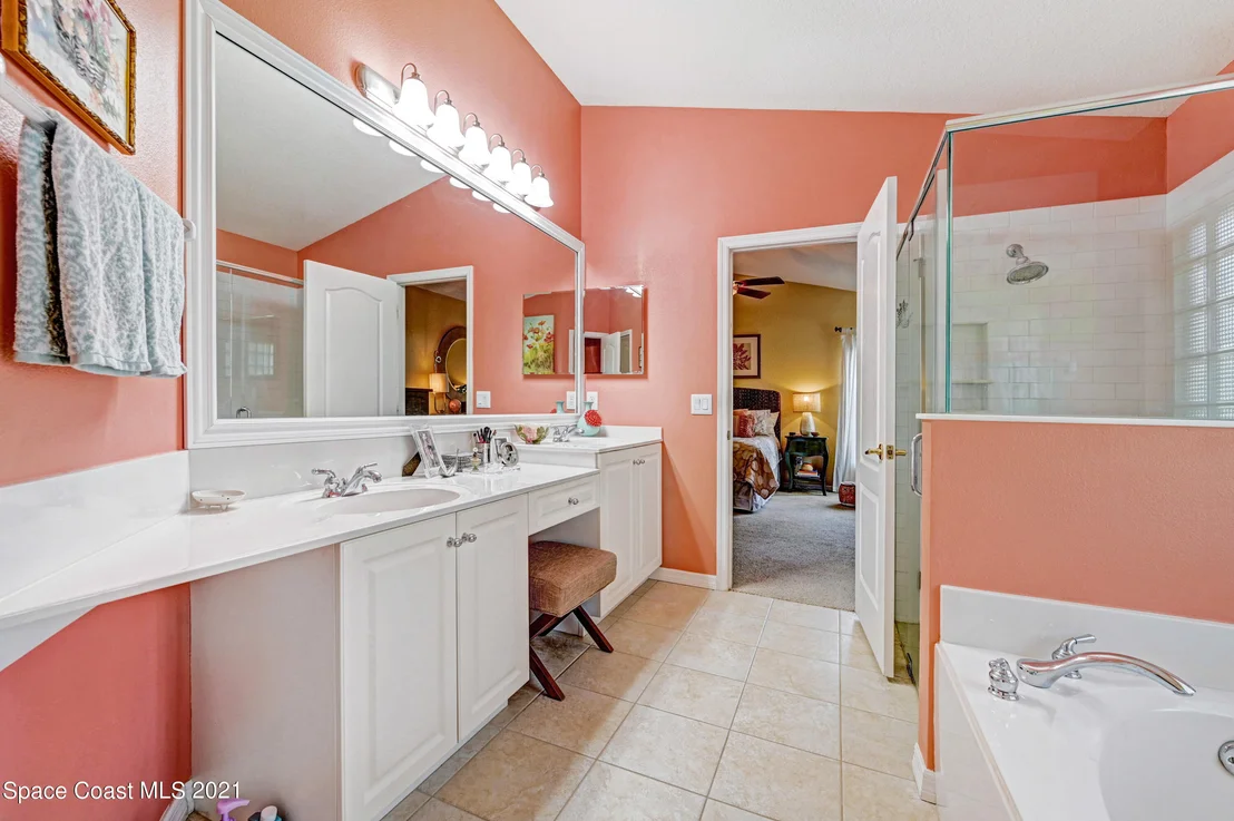 Photo of 992 Carriage Hill Road