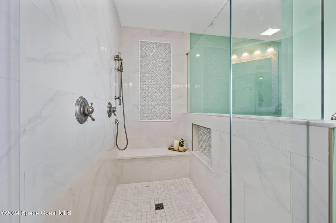 Photo of Unit 901 at 21 Riverside Drive