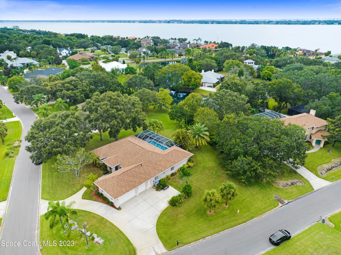 Photo of 2180 Royal Oaks Drive