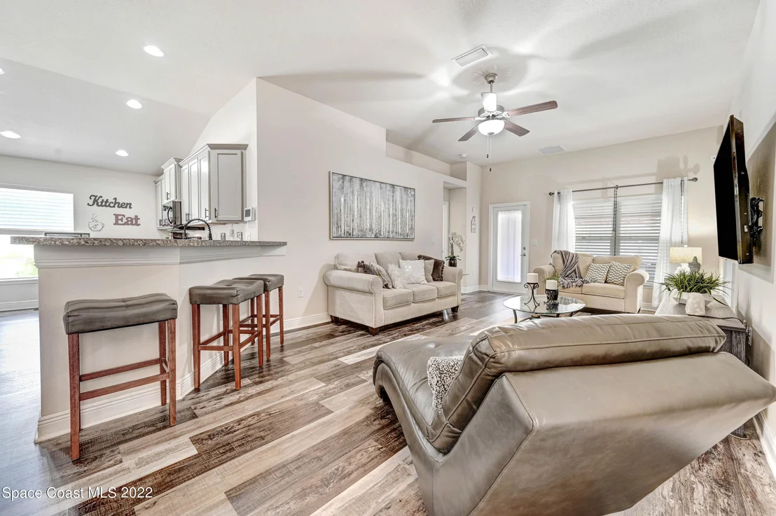 Photo of 1383 Steele Road SE