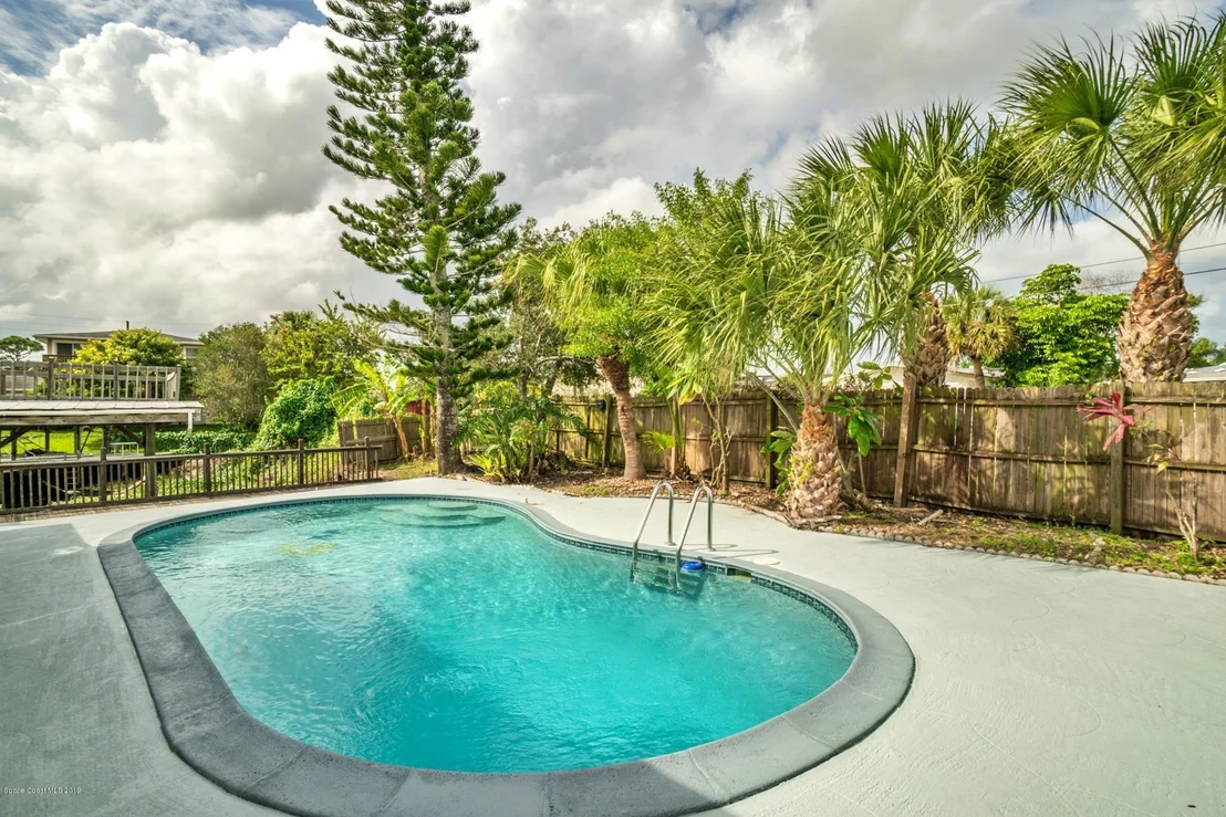 Photo of 818 Heron Road