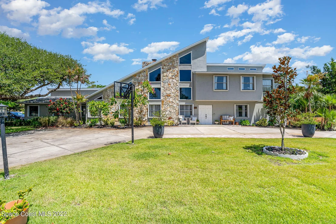 Photo of 142 11th (Eleventh) Avenue