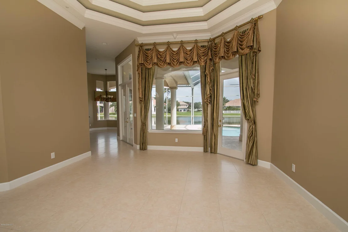 Photo of 282 Flanders Drive