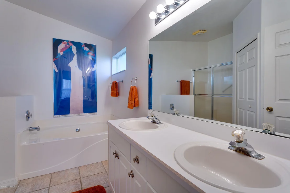 Photo of 989 Villa Drive