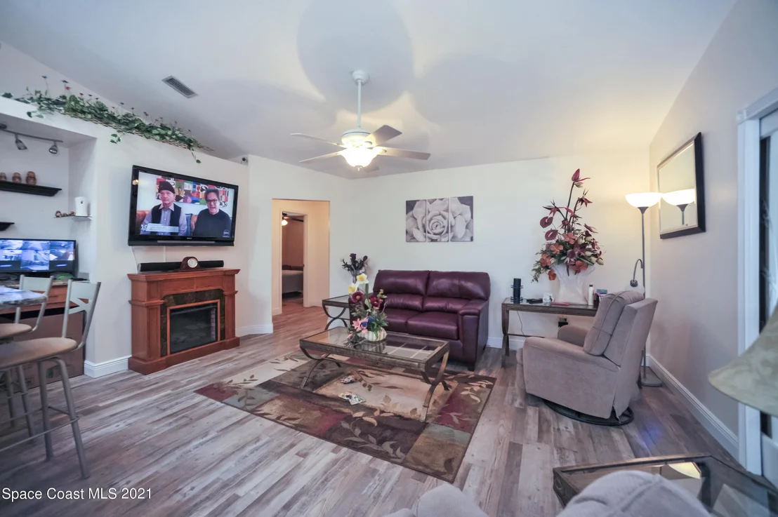 Photo of 1343 Heritage Acres Boulevard