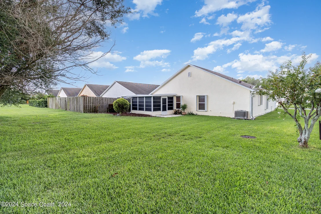 Photo of 2327 Hidden Pine Lane NE
