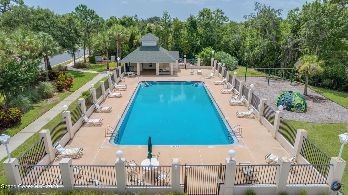 Photo of 844 Chatsworth Drive