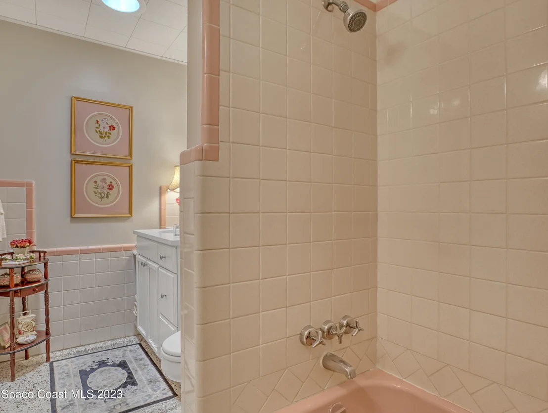 Photo of 972 W Whitmire Drive