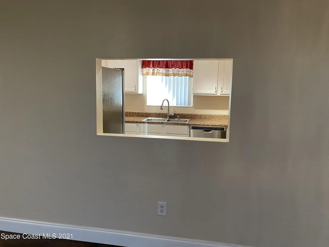 Photo of 835 Canada Street NE
