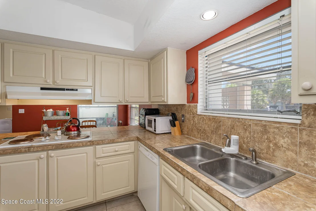 Photo of 1024 Daytona Drive NE