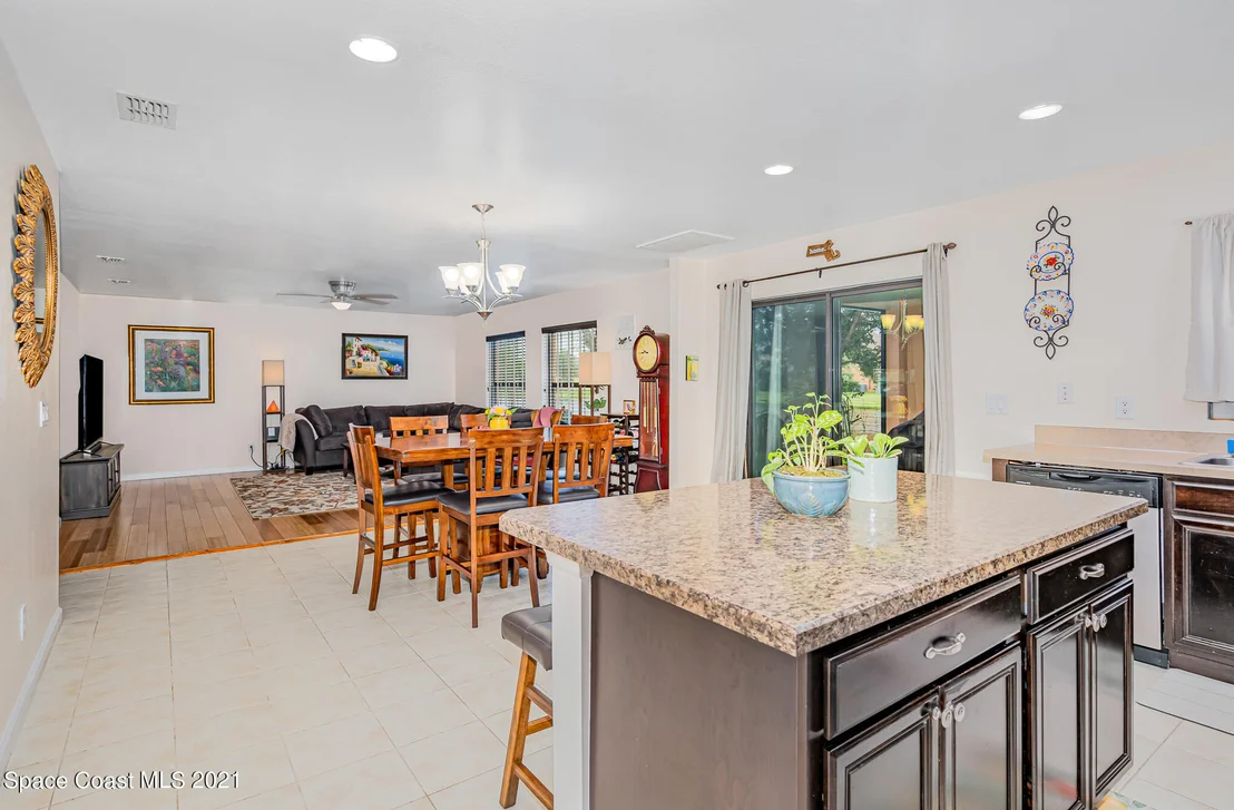 Photo of 215 Dryden Circle