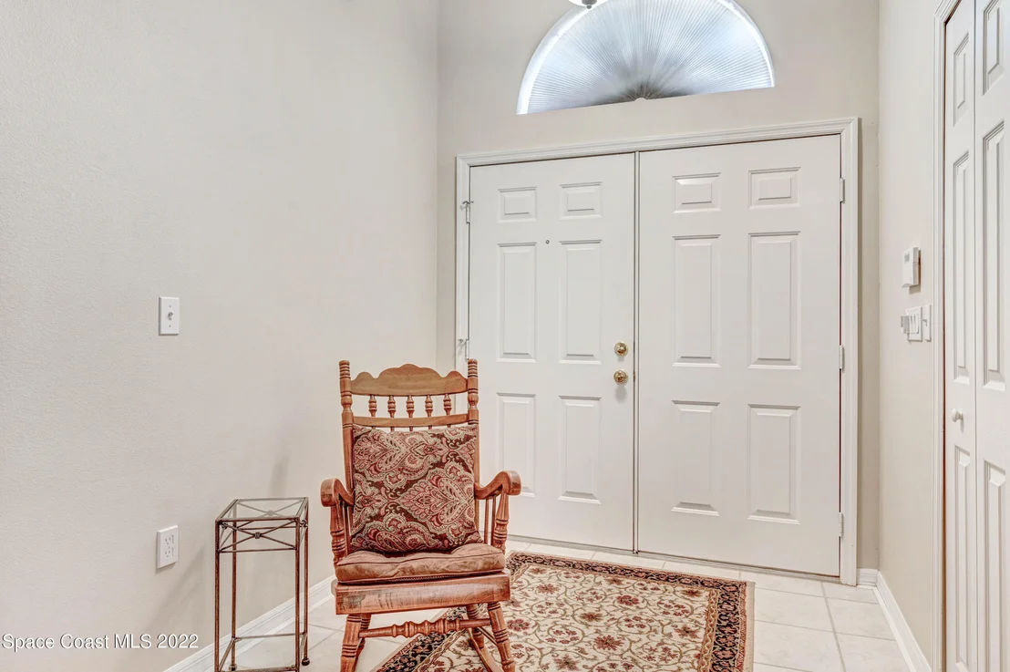 Photo of 1153 White Oak Circle