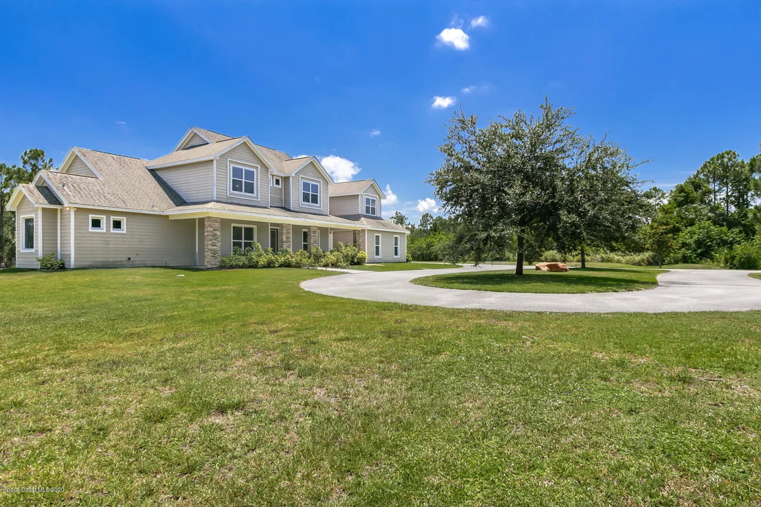 Photo of 5443 The Willows Drive
