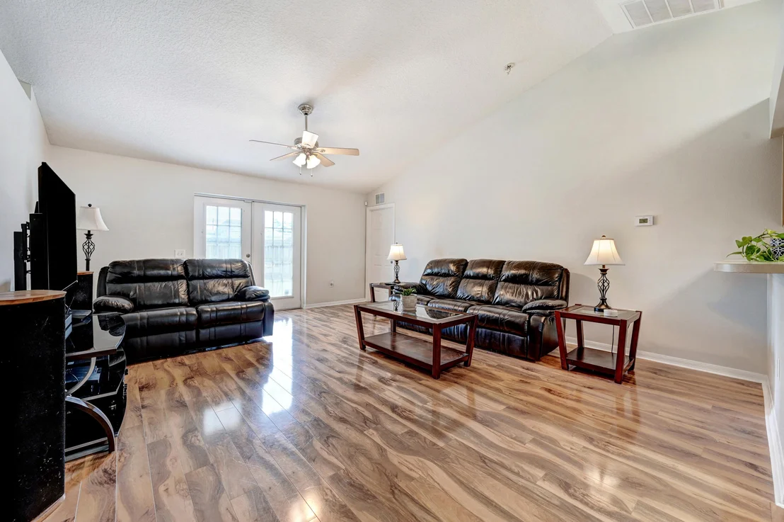 Photo of 971 Pineland Drive