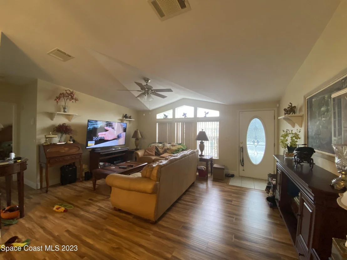 Photo of 102 Scenic Drive
