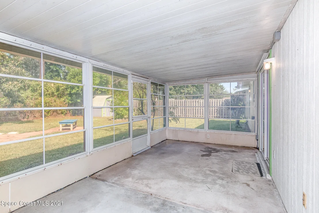 Photo of 5590 Fairbridge Street