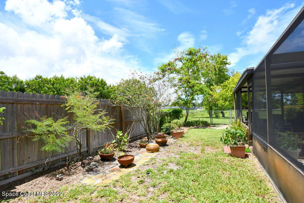 Photo of 1241 Riviera Drive NE
