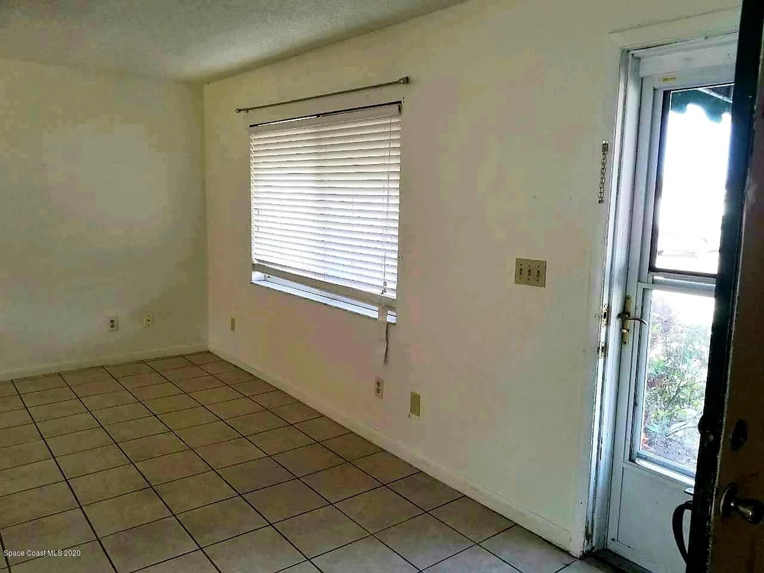Photo of Unit I33 at 1882 Murrell Road