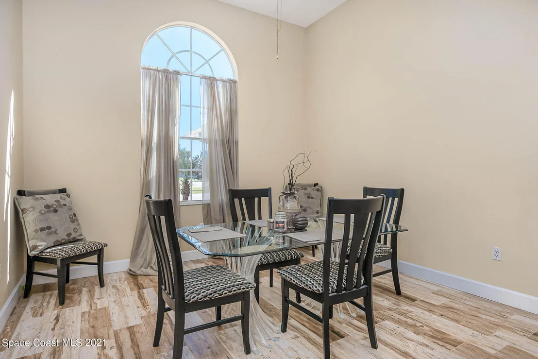 Photo of 1365 Heritage Acres Boulevard