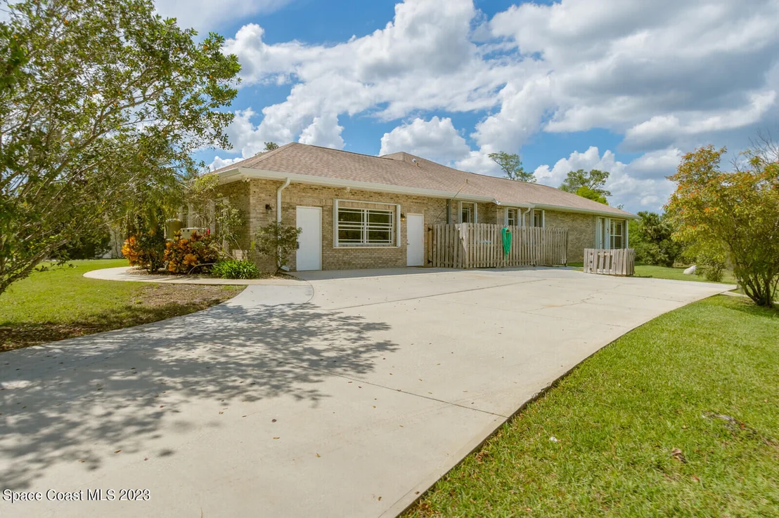 Photo of 2880 Grant Road