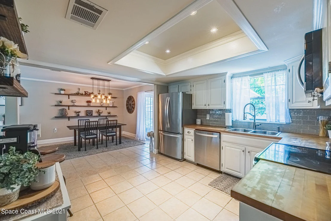 Photo of 818 Hanover Court