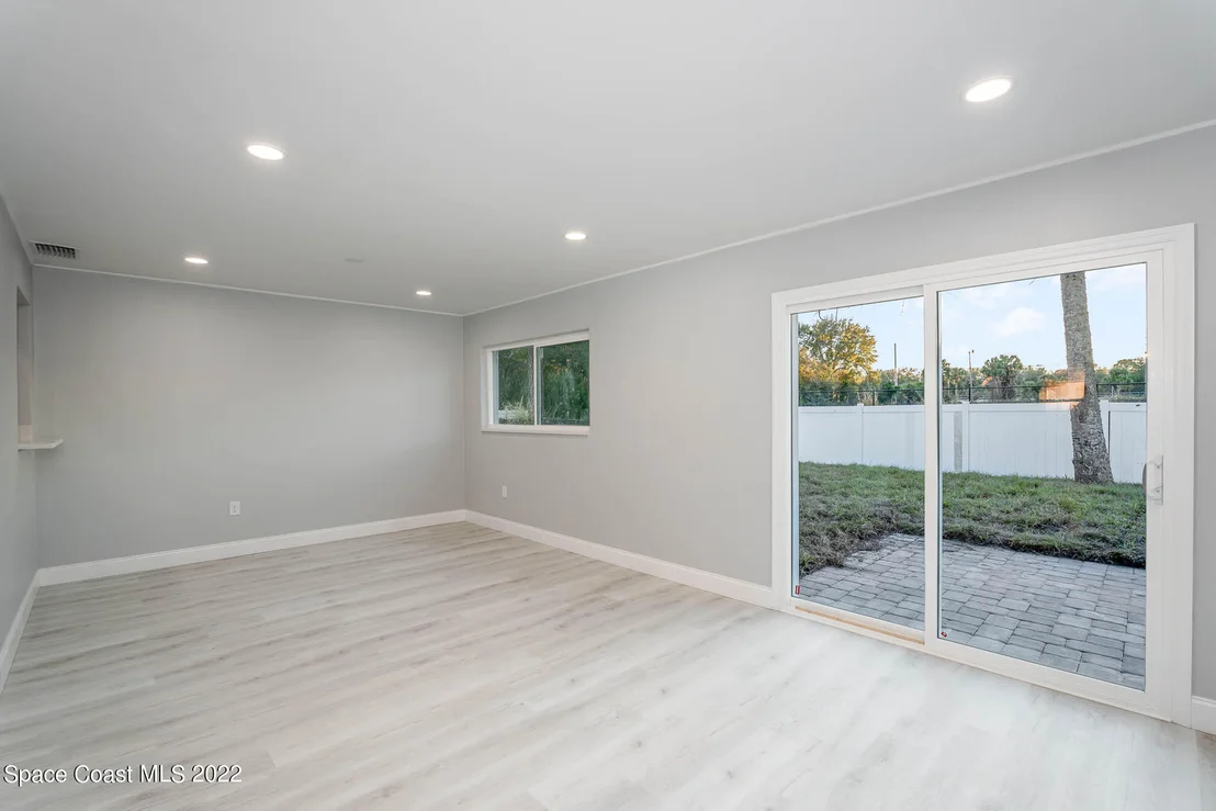 Photo of 33 Knollwood Drive