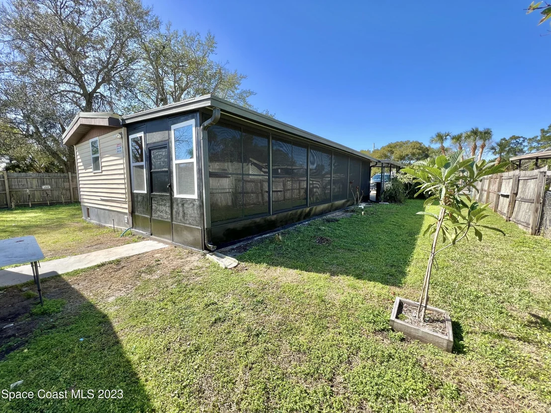 Photo of 4755 Sharpes Lake Avenue