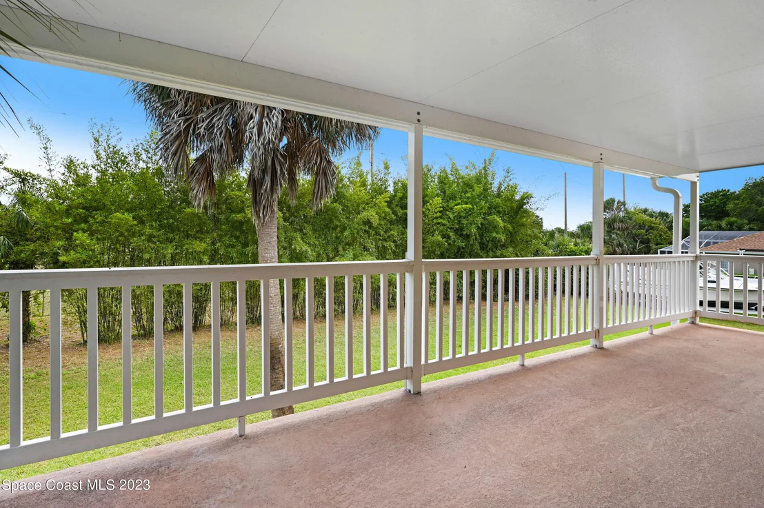 Photo of 2225 Royal Oaks Drive