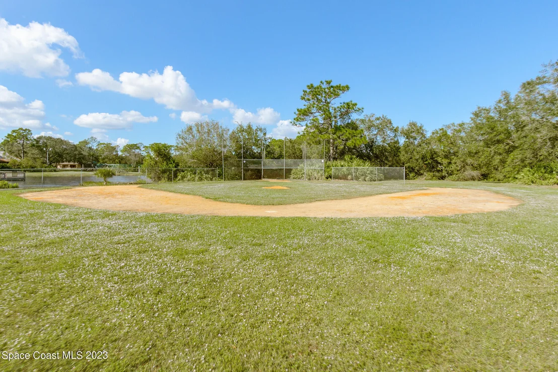 Photo of 4363 Long Lake Road