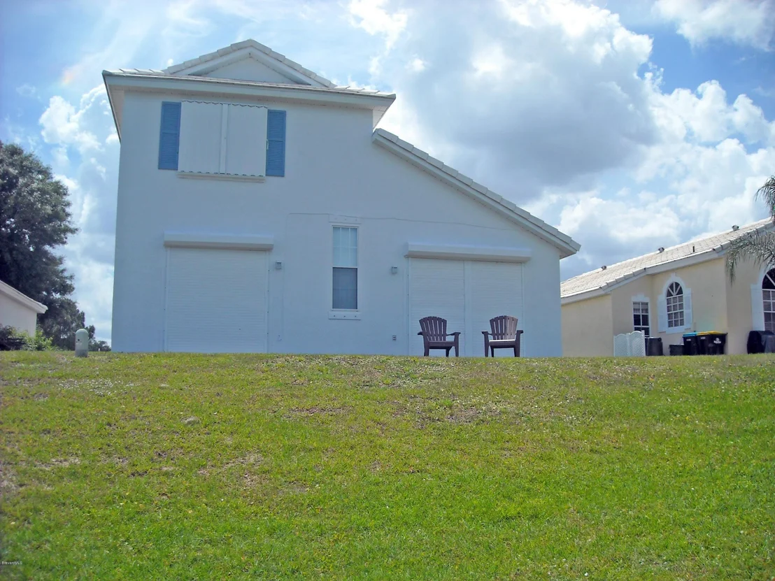 Photo of 993 NE Wateroak Drive