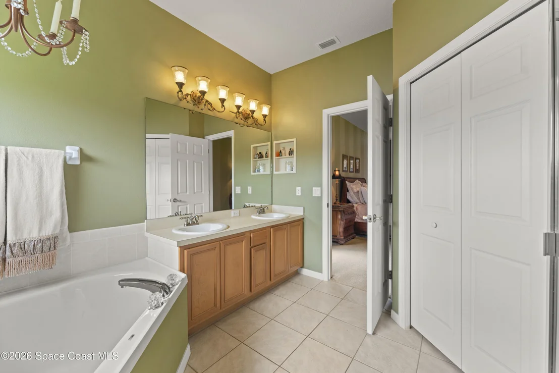 Photo of 385 Tunbridge Drive