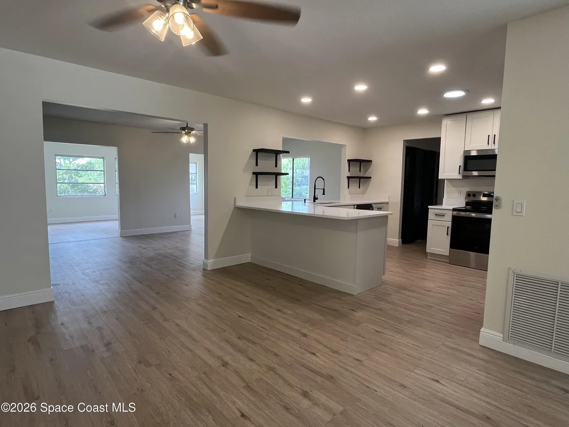 Photo of 1171 Riviera Drive NE