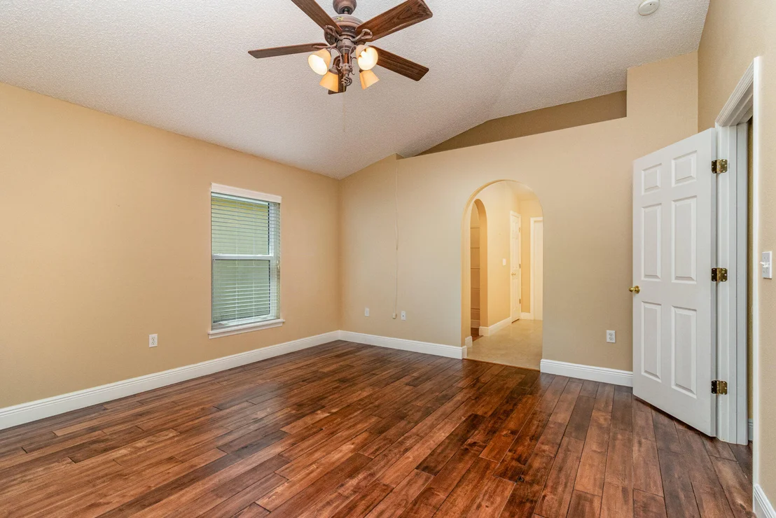 Photo of 1136 White Oak Circle