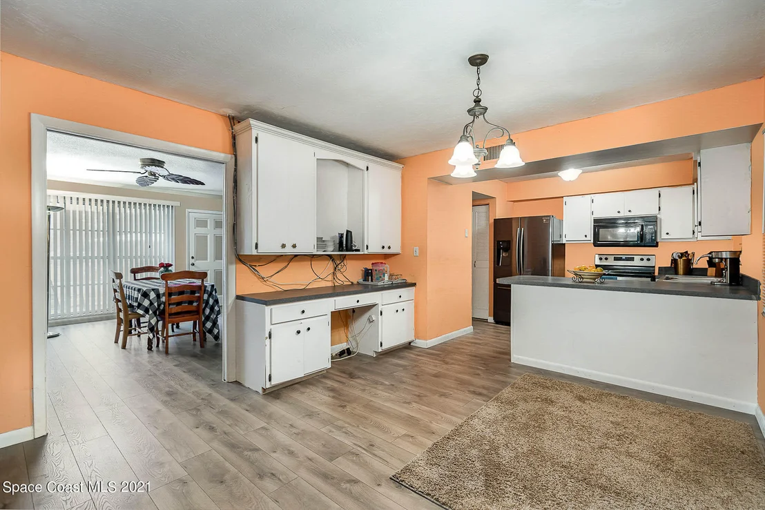 Photo of 878 Angle Street NE