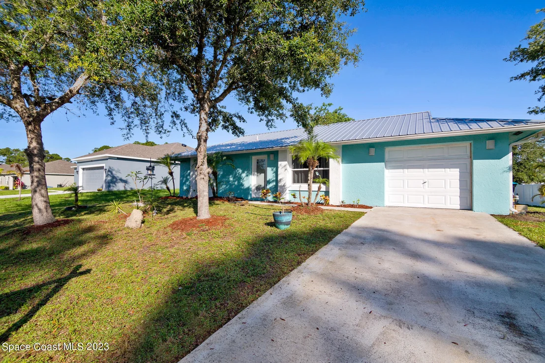 Photo of 655 Airoso Road SE